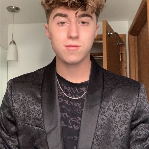 Meet your Posher, Myles - Picture 3 of 6